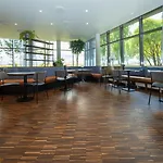 Comfort Runway 4* Garder