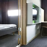 Hotel Comfort Runway