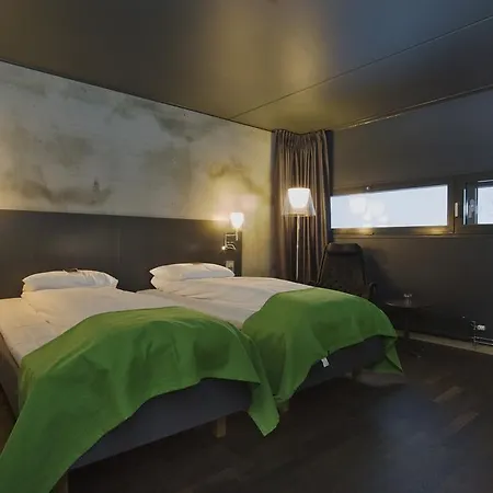 コンフォート ランウェイ 4*