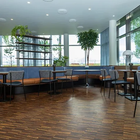 Comfort Runway Hotel Garder