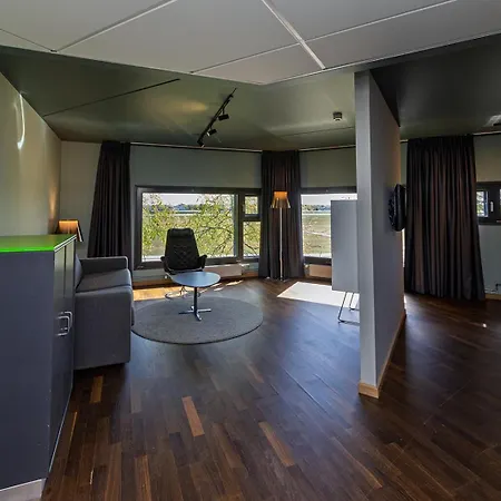 Hotel Comfort Runway Garder