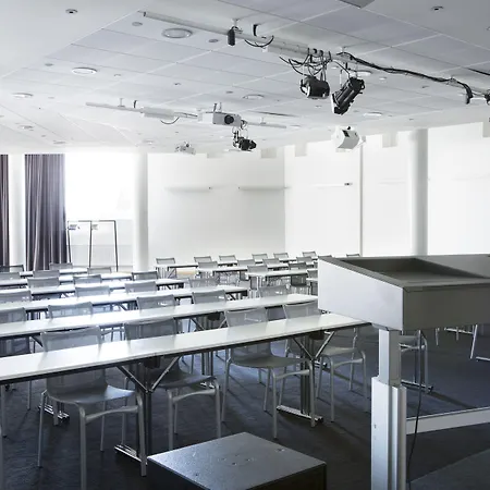 Ξενοδοχείο Comfort Runway Garder